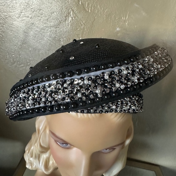 SWANKY 1960s' BLACK STRAW TAM WITH SEQUINS, RHINESTONES & BEADS - Picture 4 of 12